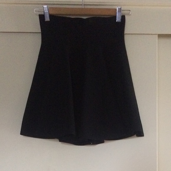 Skater skirt - Picture 1 of 3